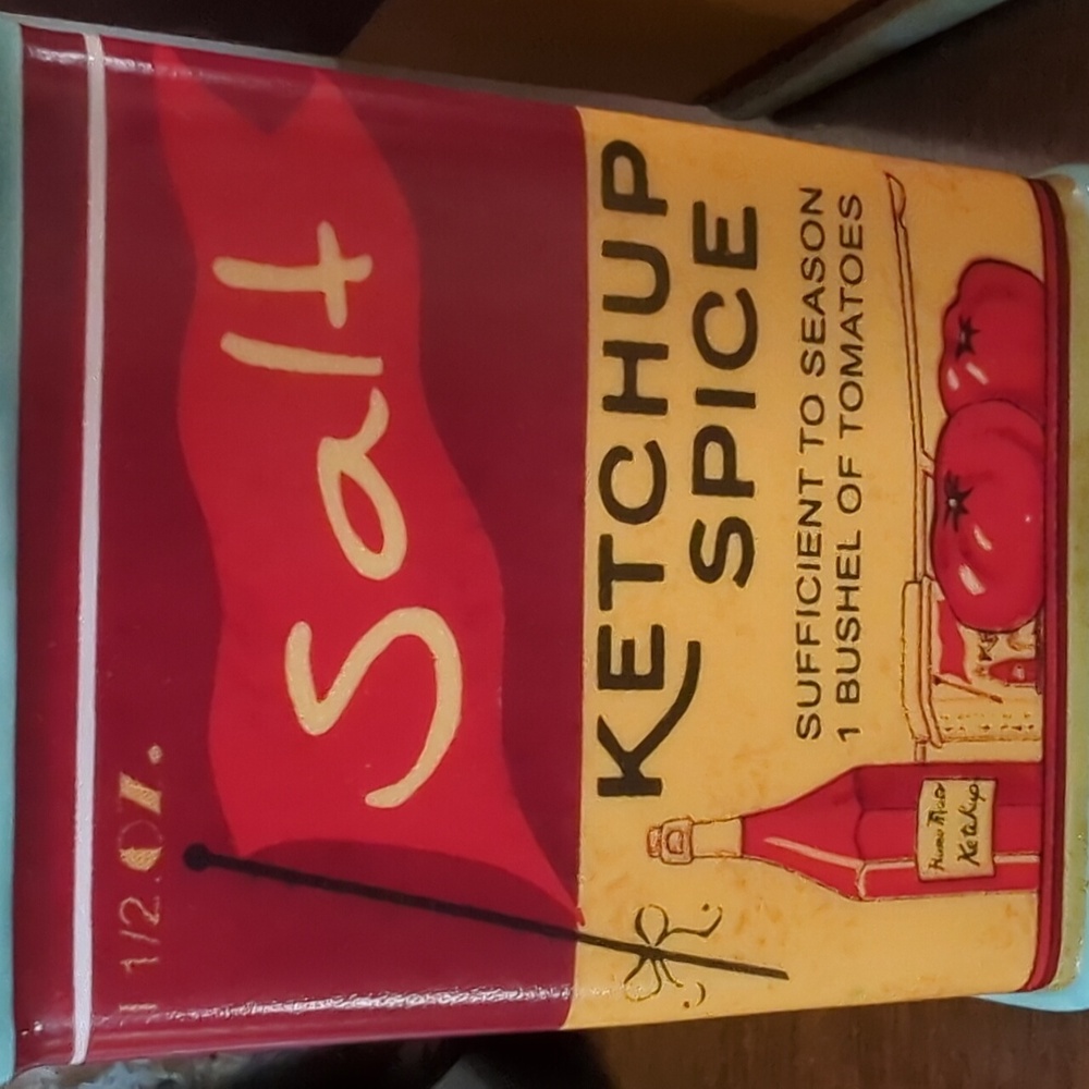 Retro Red And Blue Ketchup And Spice Salt And Pepper Shakers - Picture 10 of 11